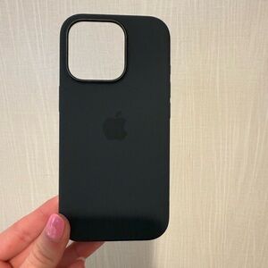 16 Pro Apple Black Silicone Case
